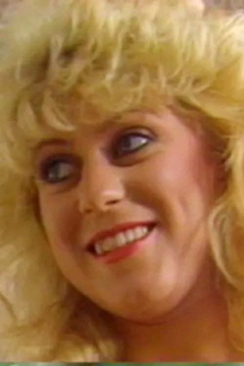 Bunnie Blake interpretando a 