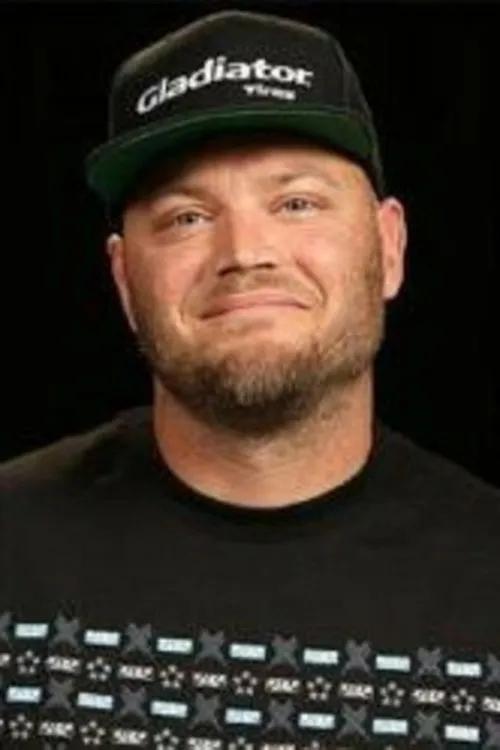 Burt Jenner interpretando a Self - Jenner's son