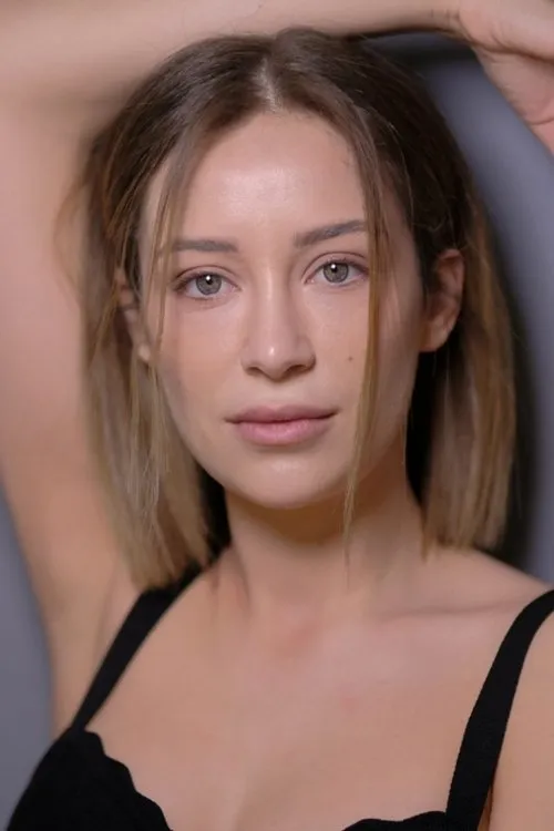 Buse Arslan — personaje: Peri Aslan