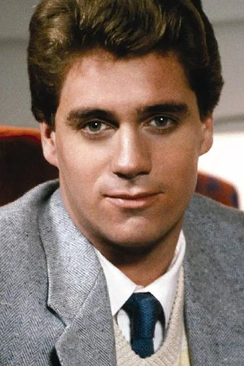 Buster interpretando a (archive footage)