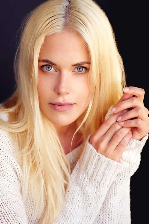 Byrdie Bell interpretando a Young Woman (segment 