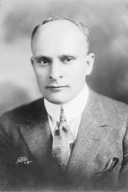 C. Gardner Sullivan interpretando a Himself