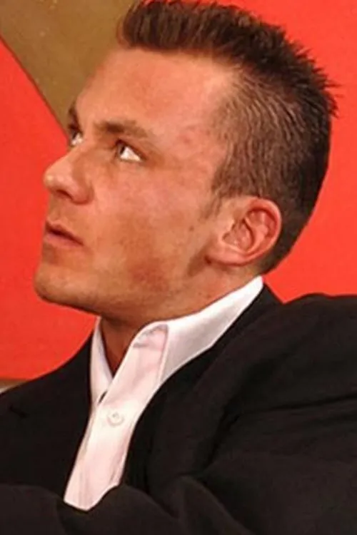 Cage interpretando a 