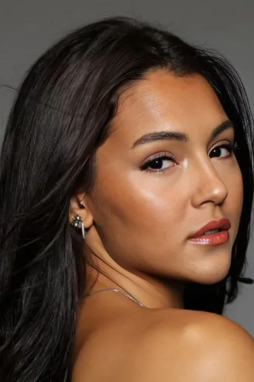 Çağla Boz en su biografía y filmografía