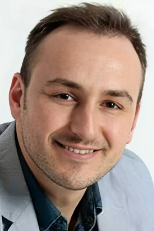 Çağlar Tüfekçi en su biografía y filmografía