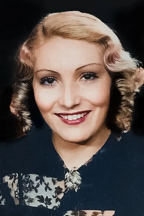 Cahide Sonku interpretando a 