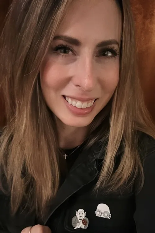 Danielle Carrozza ha trabajado con Caitlin McPhail en 1 ocasiones