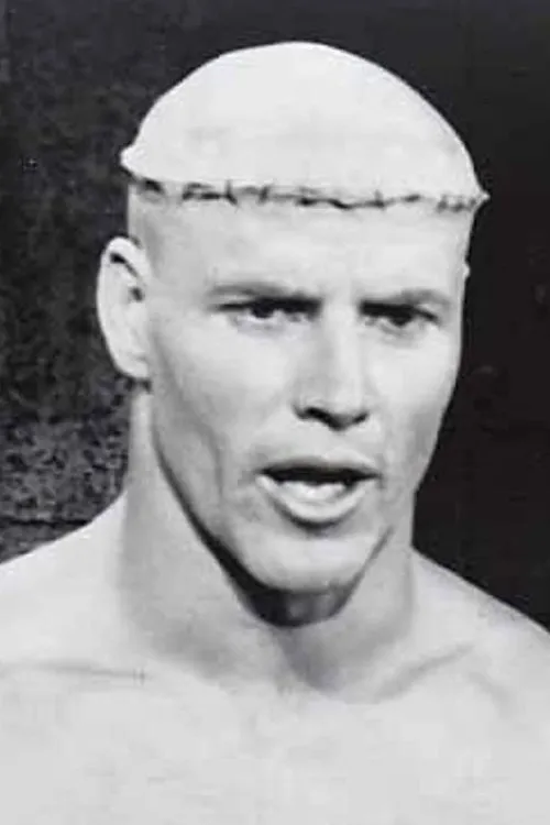 Cal Bolder interpretando a Hank Tracy / Igor