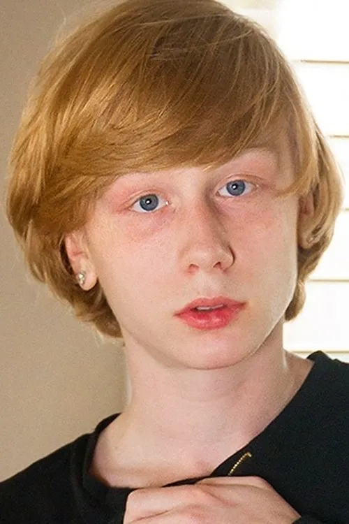 Caleb Anthony interpretando a 