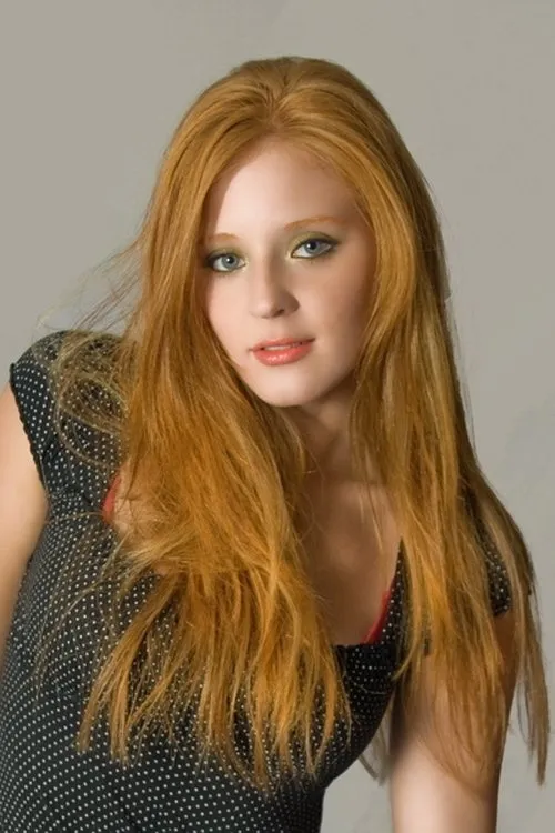 Cali Danger interpretando a Persephone