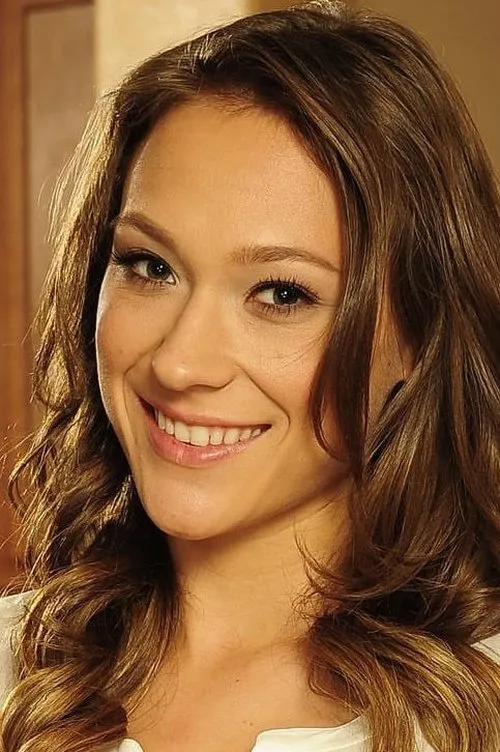 Callie Calypso interpretando a (archive footage)