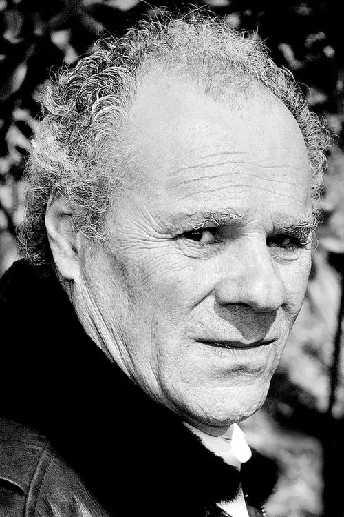 Calogero Buttà interpretando a poliziotto