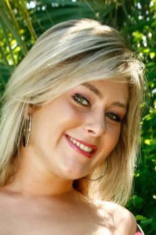 Cambrey Sage interpretando a (archive footage)