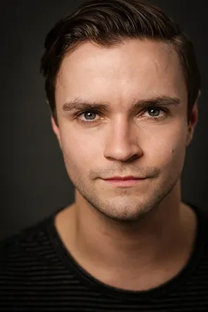 Camden Filtness en su biografía y filmografía