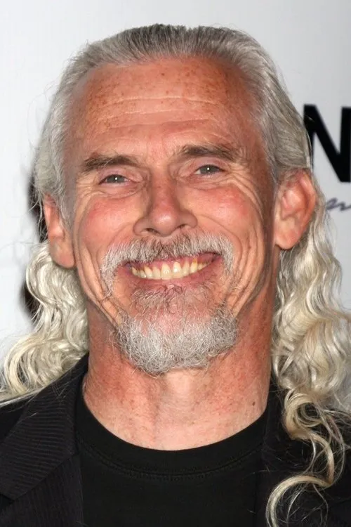 Camden Toy interpretando a Sydney Gerber