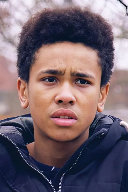 Cameron Adam — personaje: Emil