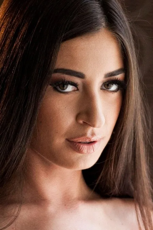 Cameron Canela interpretando a 