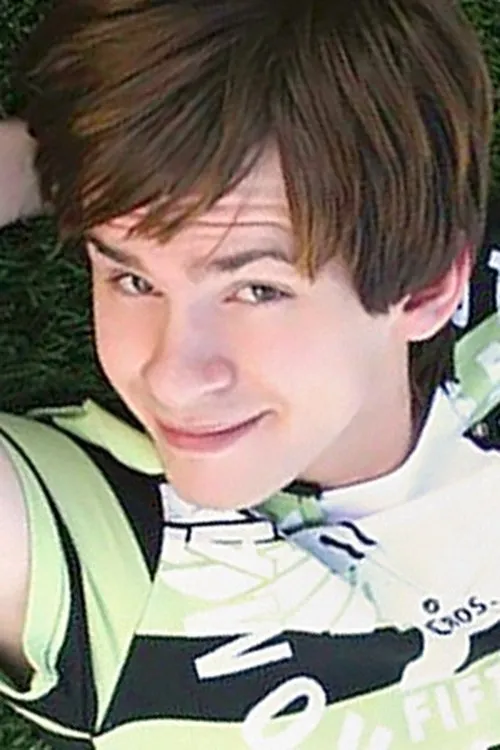 Cameron Force interpretando a 