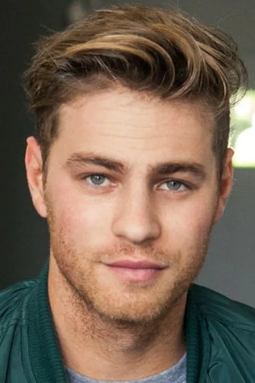 Cameron Fuller interpretando a Ray