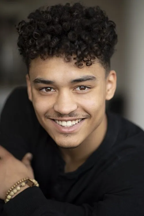 Cameron Vitosh interpretando a Danny Santiago