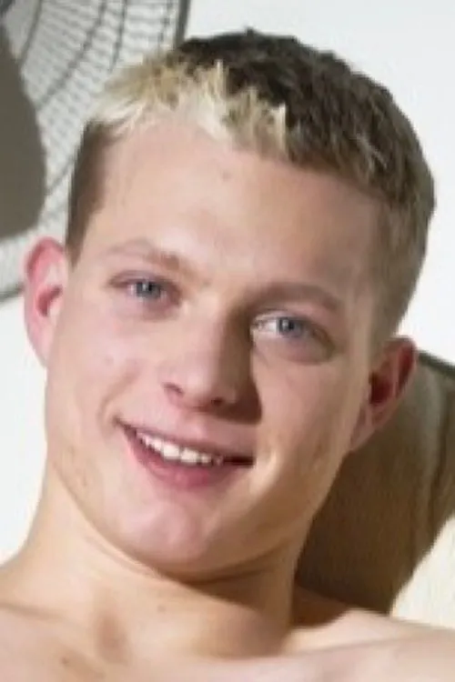 Cameron Wilson interpretando a 