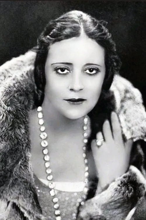 Camila Quiroga interpretando a 