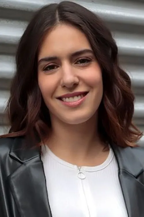 Camila Valero interpretando a Nina