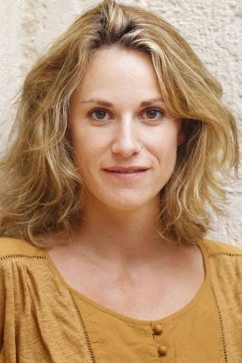 Camille Panonacle interpretando a Astrid