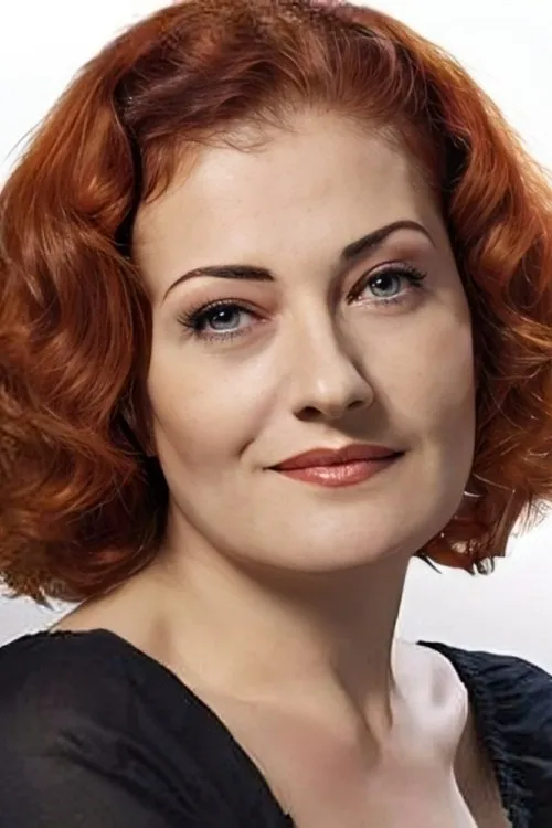 Candan Erçetin interpretando a Aylin