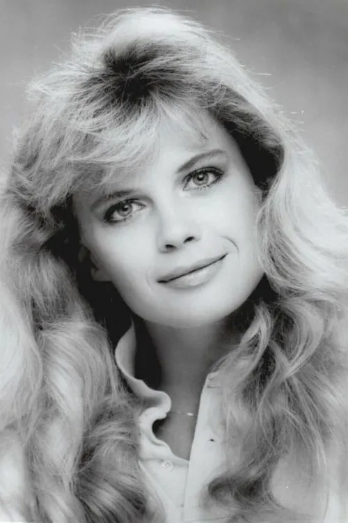 Candice Daly interpretando a Eve Black