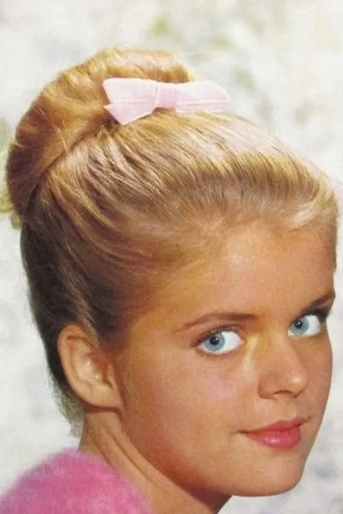 Candy Moore — personaje: Chris Carmichael