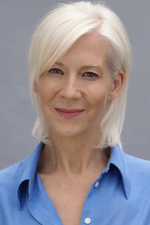 Caoilfhionn McDonnell interpretando a Dr. Slater