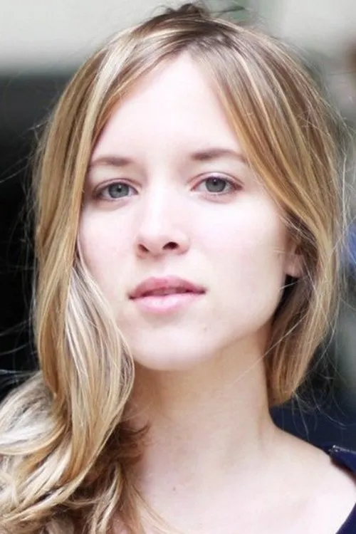 Capucine Delaby interpretando a Sheila