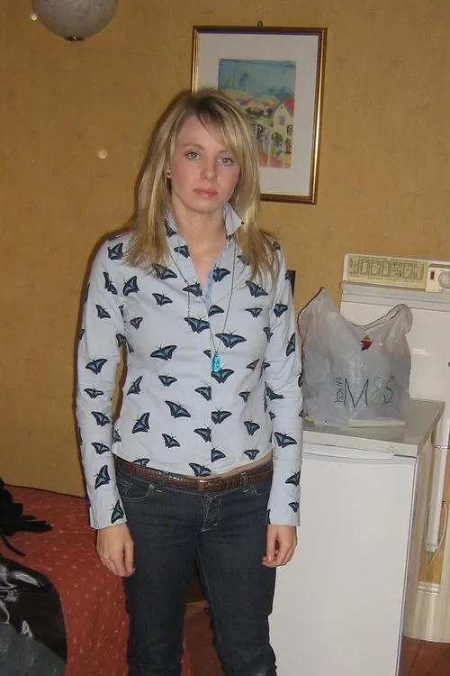 Tom Clear ha trabajado con Cara Fraser en 1 ocasiones