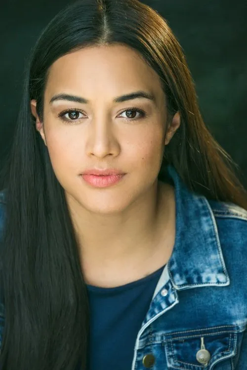 Cara McCarthy interpretando a Katie