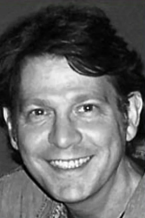 Carey Eidel interpretando a Larry Mitchell