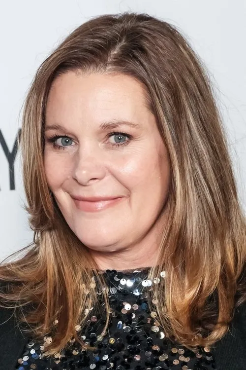 Cari Shayne interpretando a Edith Adelon