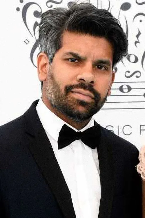 Luke Hemmings ha trabajado con Carl Falk en 1 ocasiones