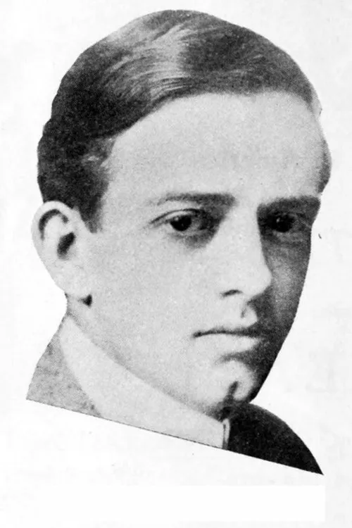 Carl Gerard interpretando a Secretary Barry