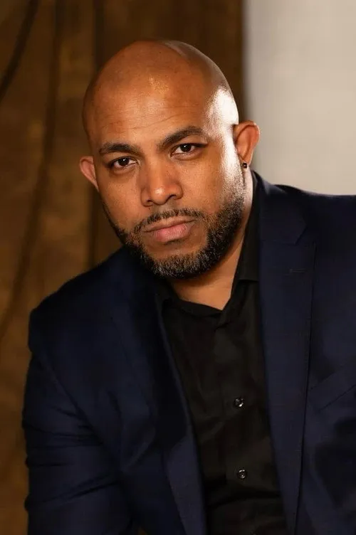 Carl L. Covington interpretando a News Reporter (voice)