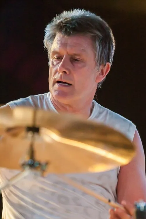 Carl Palmer interpretando a Self