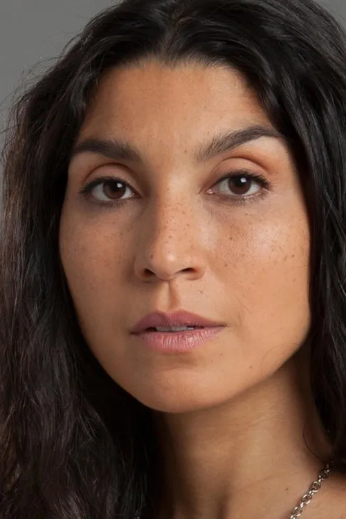 Carla Galvão interpretando a