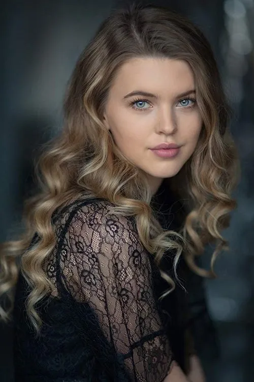 Carla Woodcock — personaje: Zia