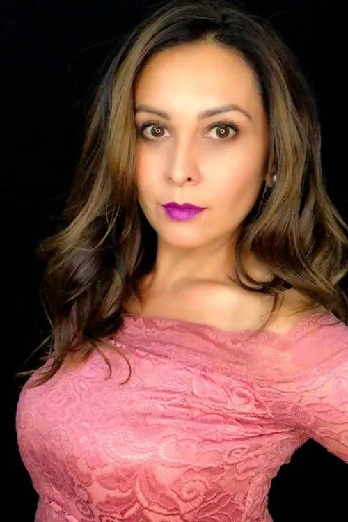 Carla Zapién interpretando a 