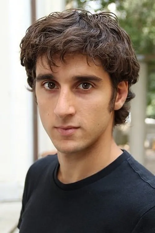 Carlo Fabiano interpretando a Friend 1