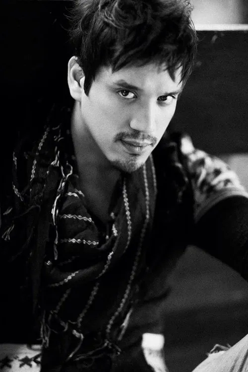 Foto de perfil del actor Carlo Gonzales en el reparto