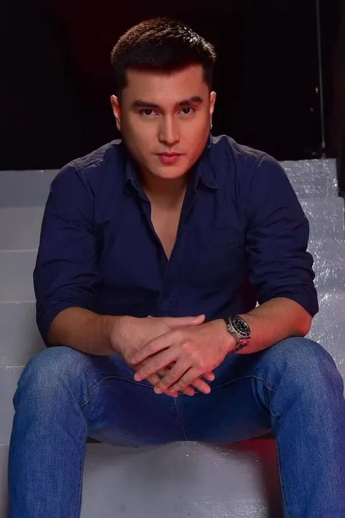 Carlo Lacana — personaje: Angelo Cortez