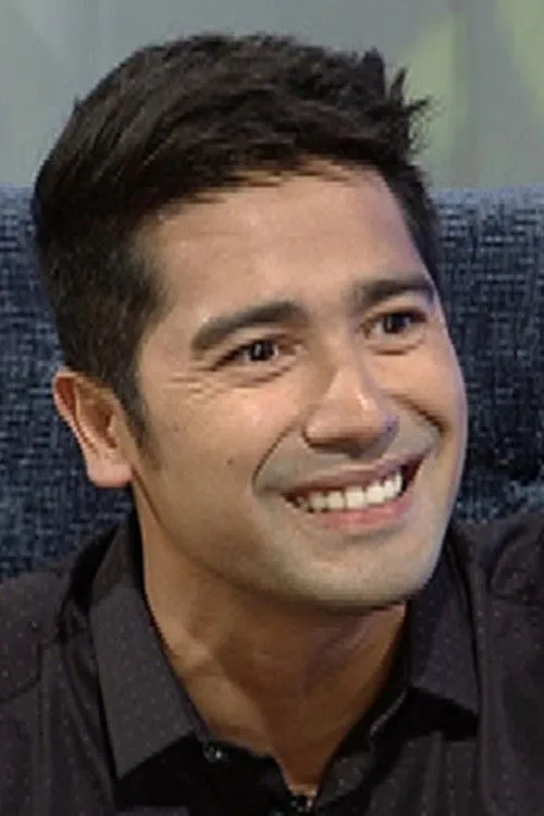 Carlo Muñoz interpretando a Leandro