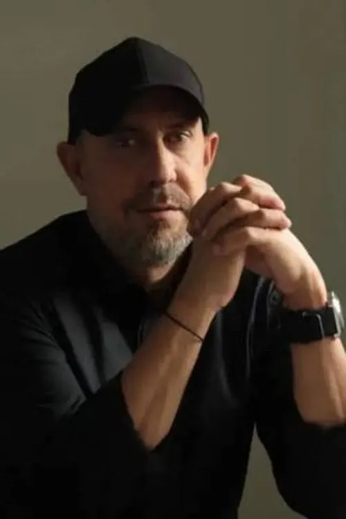 Carlos Gonzalvo interpretando a Octavio