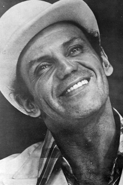 Carlos Koppa interpretando a Enfermeiro